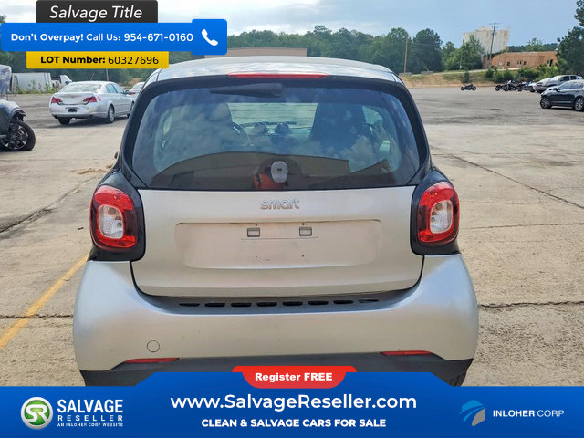Used 2016 smart fortwo passion RWD image 8