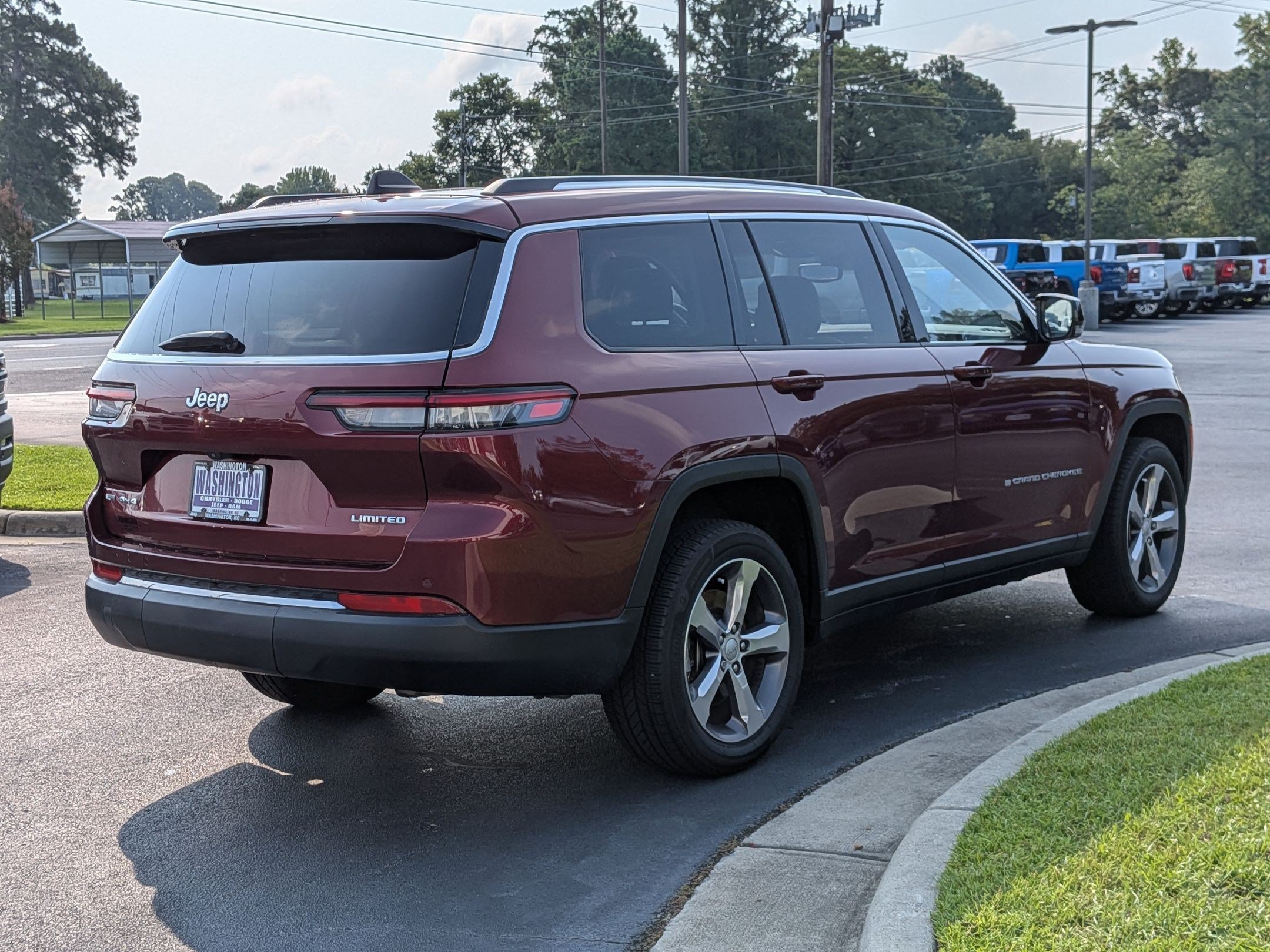 Used 2021 Jeep Grand Cherokee L Limited AWD/4WD image 5