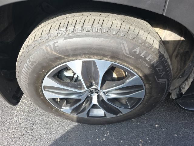 Used 2025 Toyota Highlander XLE AWD/4WD image 14