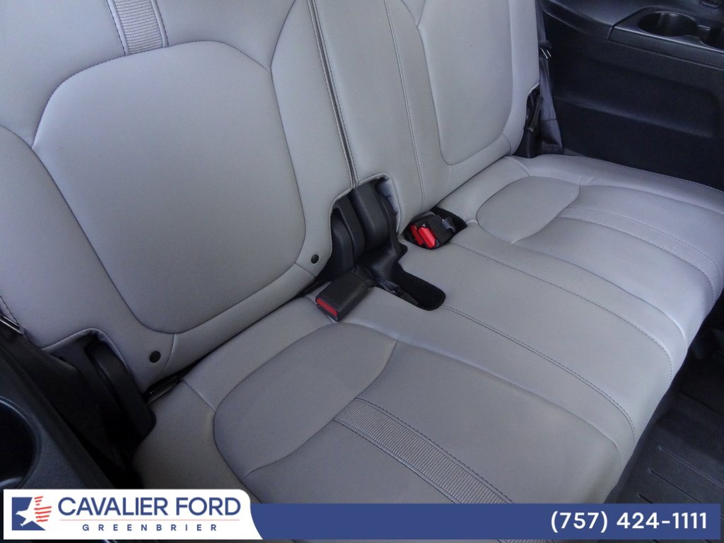 Used 2025 Honda Pilot Touring image 14