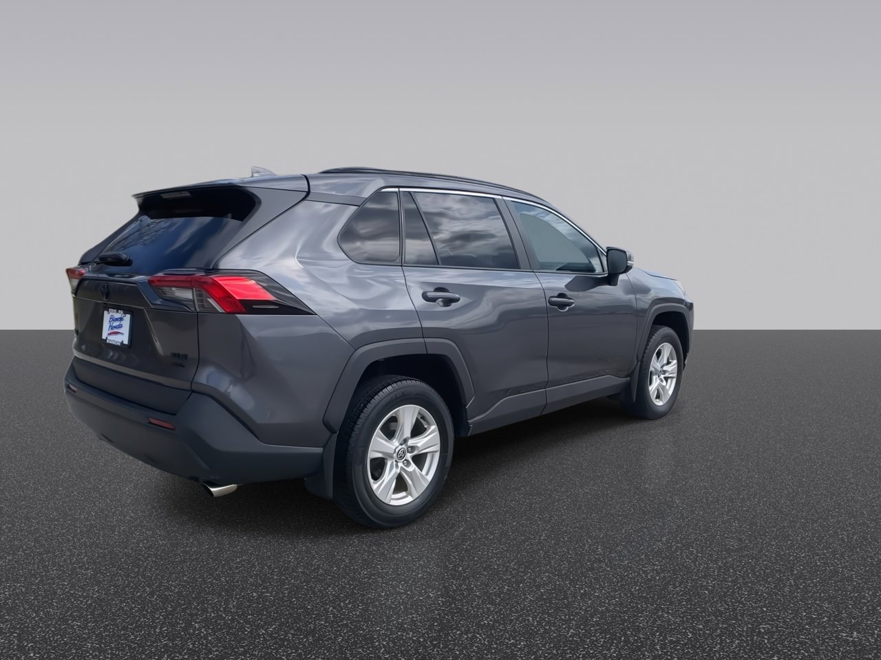 Used 2021 Toyota RAV4 XLE w/ Convenience Package image 9