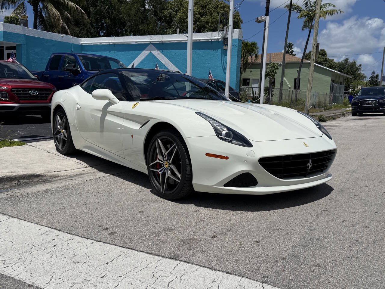 Used 2015 Ferrari California T RWD image 4