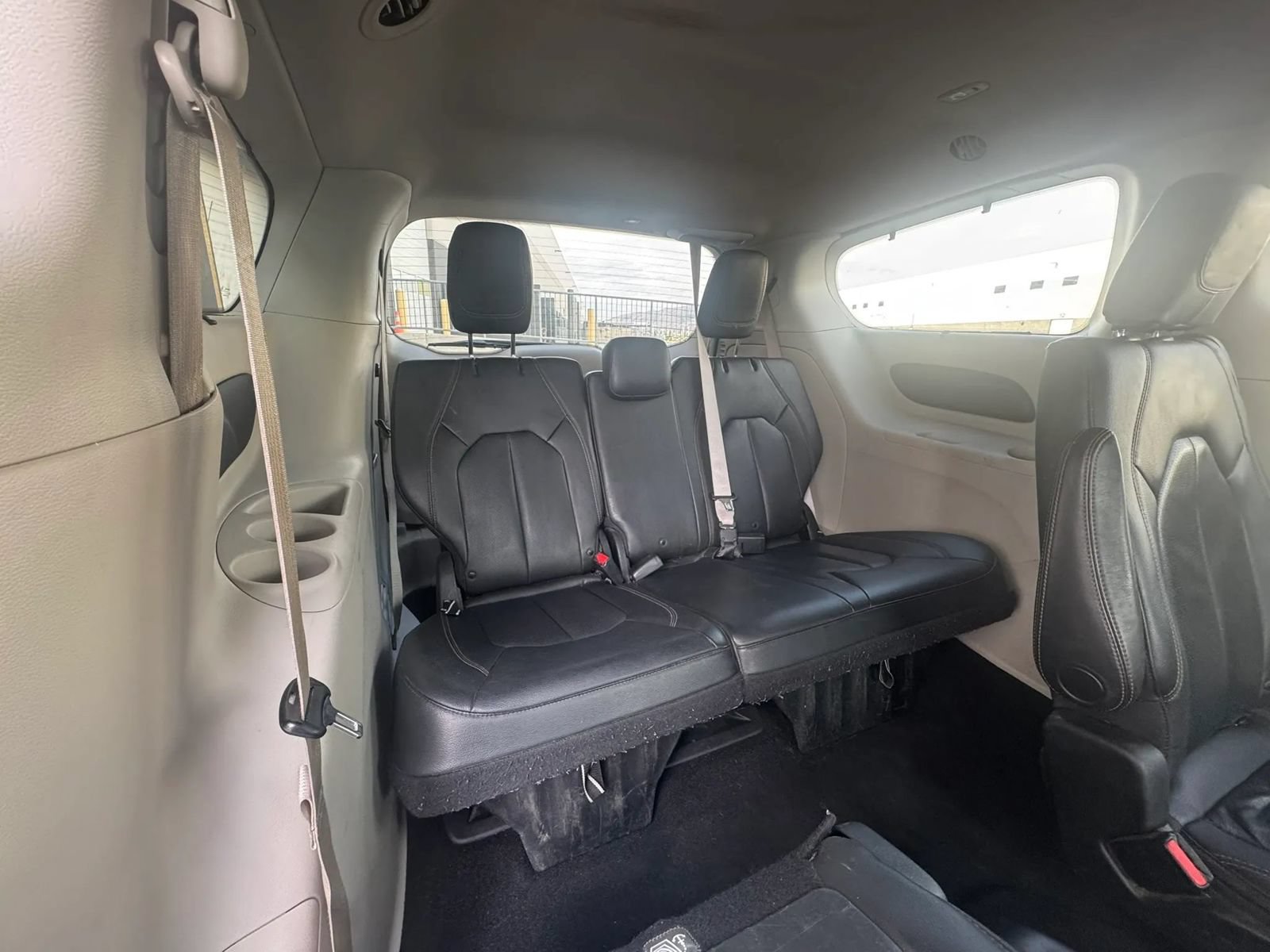 Used 2018 Chrysler Pacifica Touring-L FWD image 14