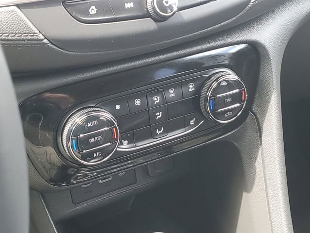 Used 2022 Buick Encore GX Select AWD/4WD image 20