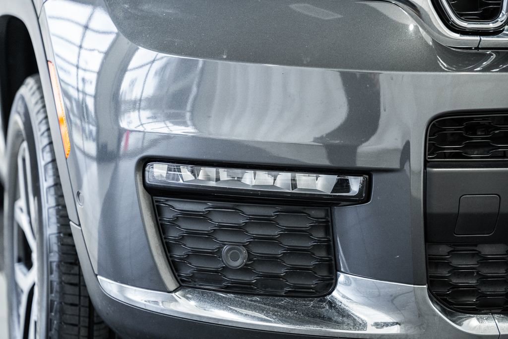 Used 2024 Jeep Grand Cherokee L Limited w/ Luxury Tech Group II image 18