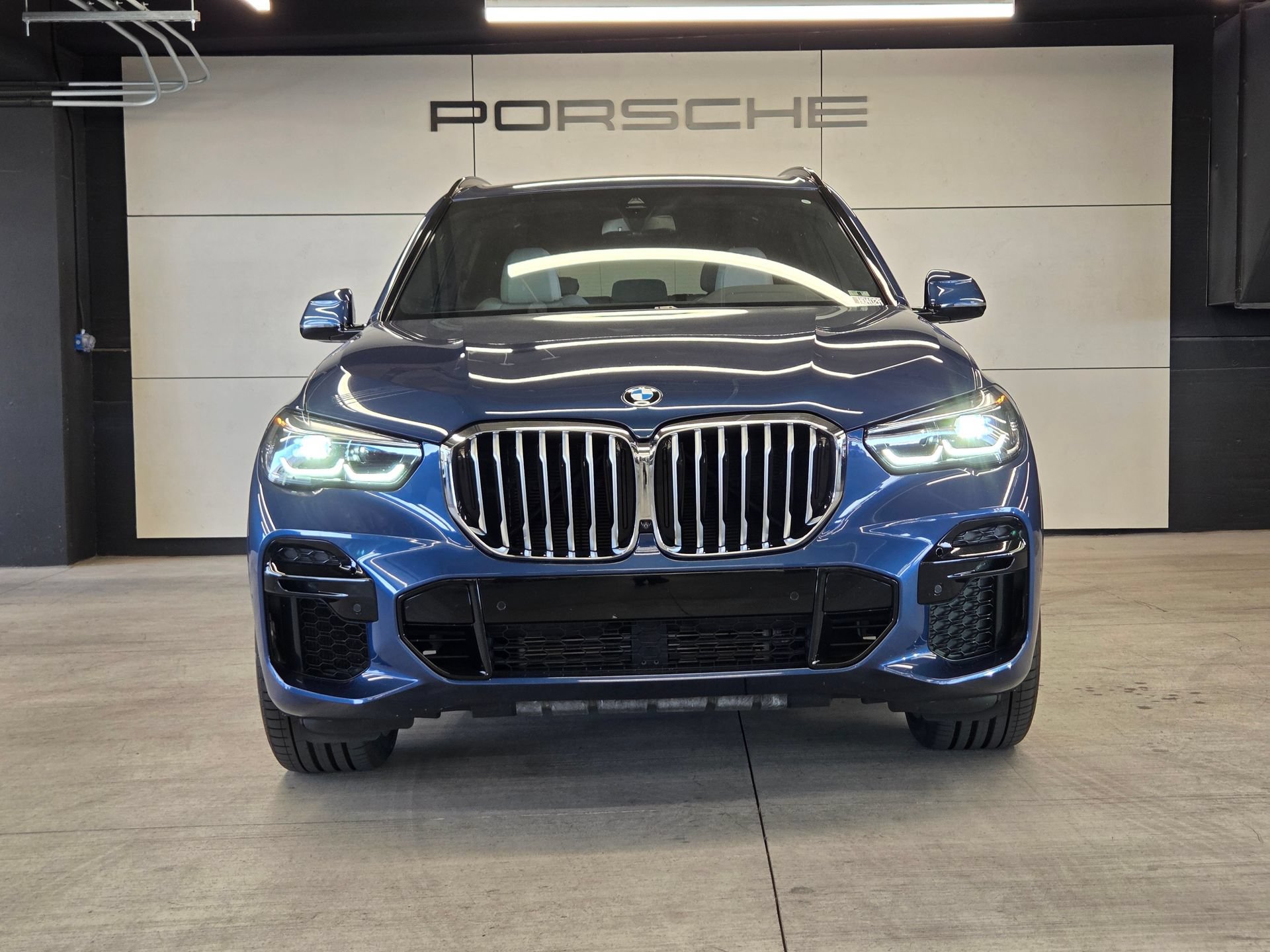 Used 2023 BMW X5 xDrive40i w/ M Sport Package AWD/4WD image 27