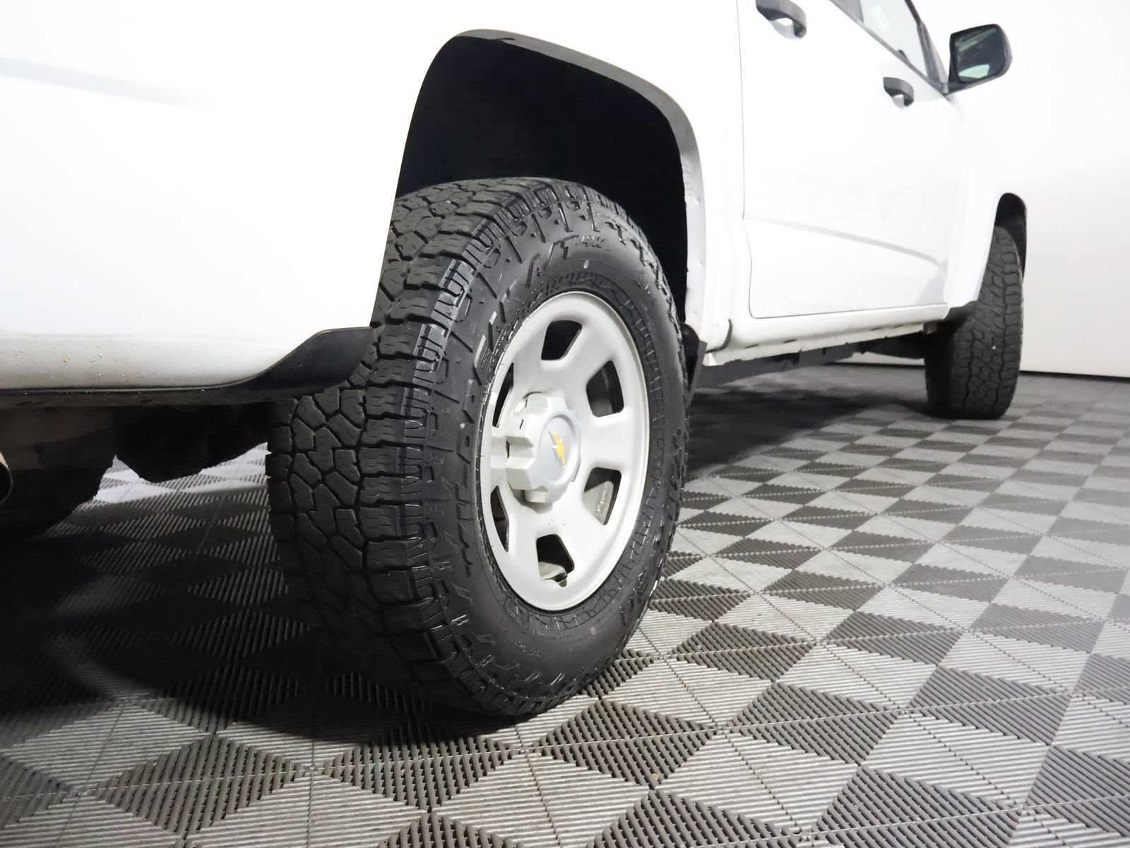 Used 2022 Chevrolet Colorado W/T w/ WT Convenience Package AWD/4WD image 11