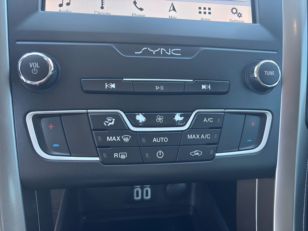 Used 2019 Ford Fusion SE FWD image 17