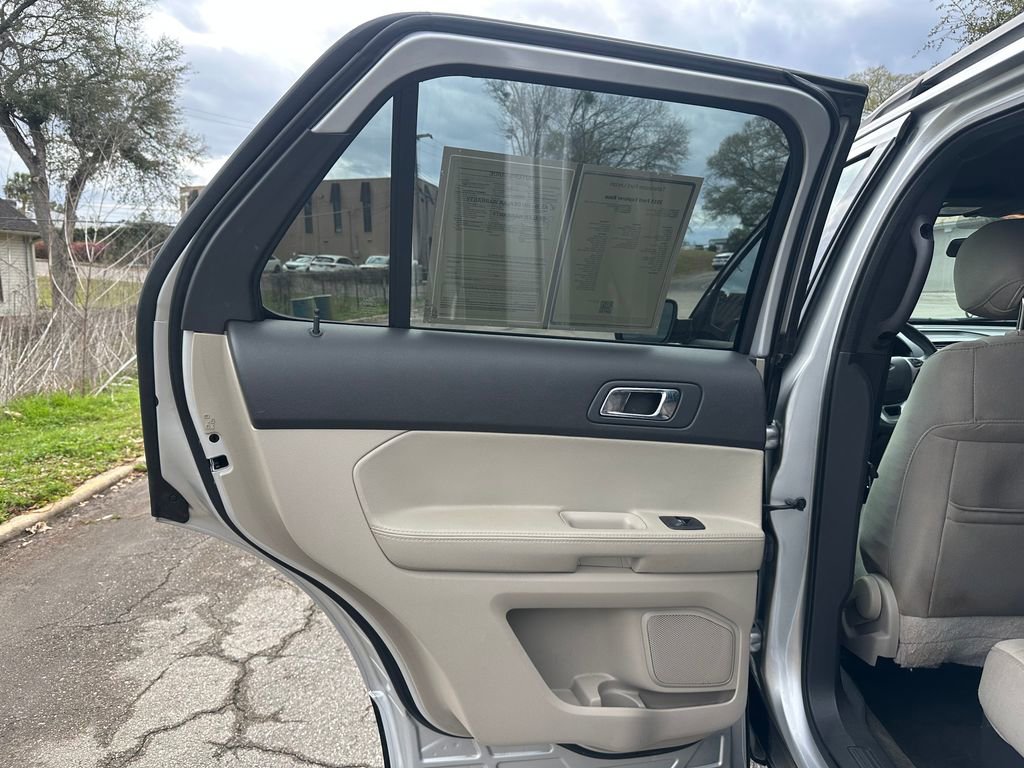 Used 2015 Ford Explorer FWD image 28