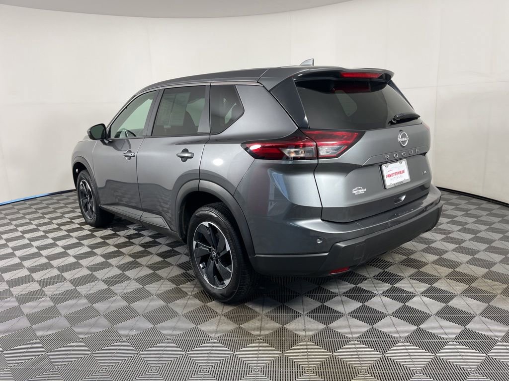 Used 2025 Nissan Rogue SV AWD/4WD image 12