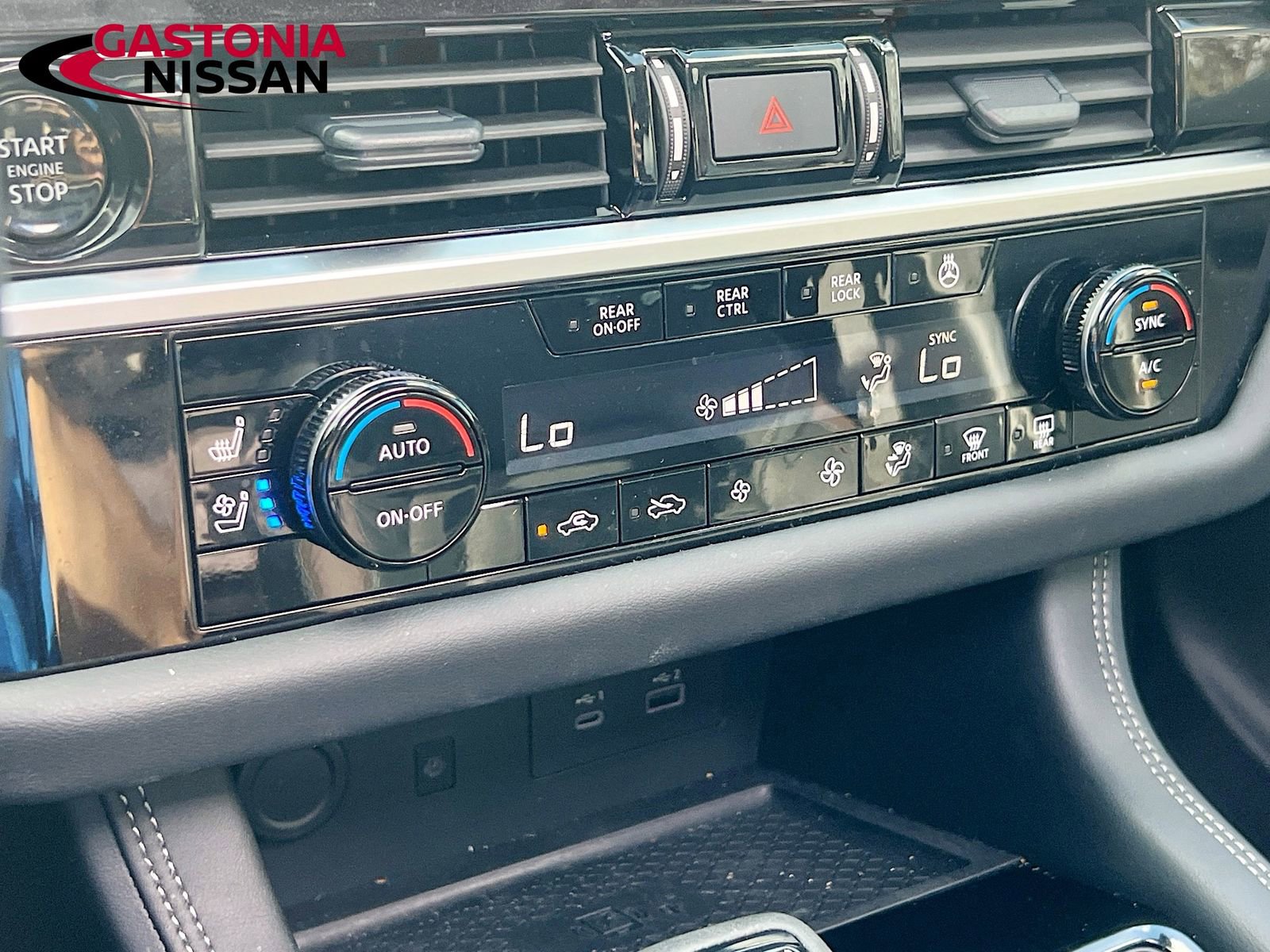 Used 2025 Nissan Pathfinder Platinum w/ Cargo Package image 21