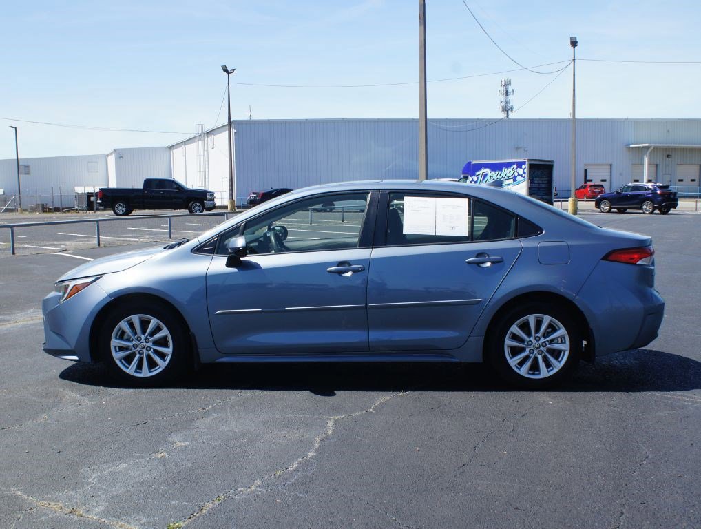 Used 2023 Toyota Corolla LE w/ LE Premium Package FWD image 12