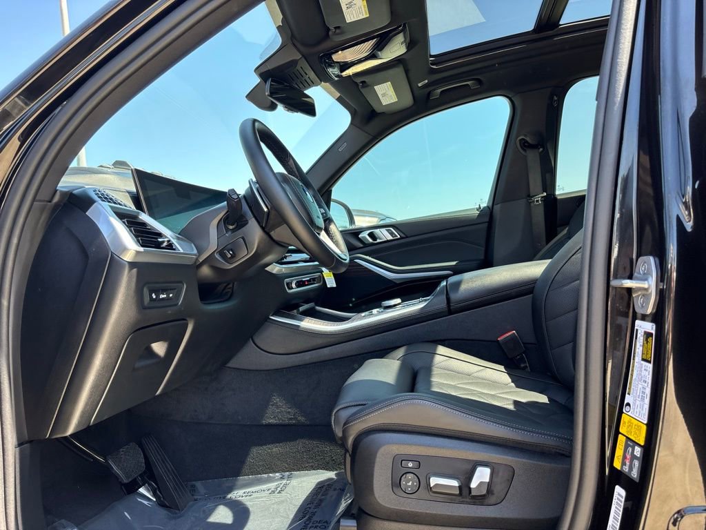 Used 2024 BMW X5 xDrive50e w/ Parking Assistance Package AWD/4WD image 9