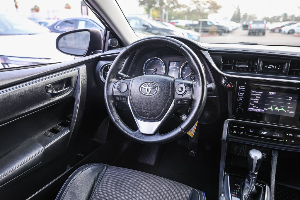 Certified 2019 Toyota Corolla SE FWD image 4