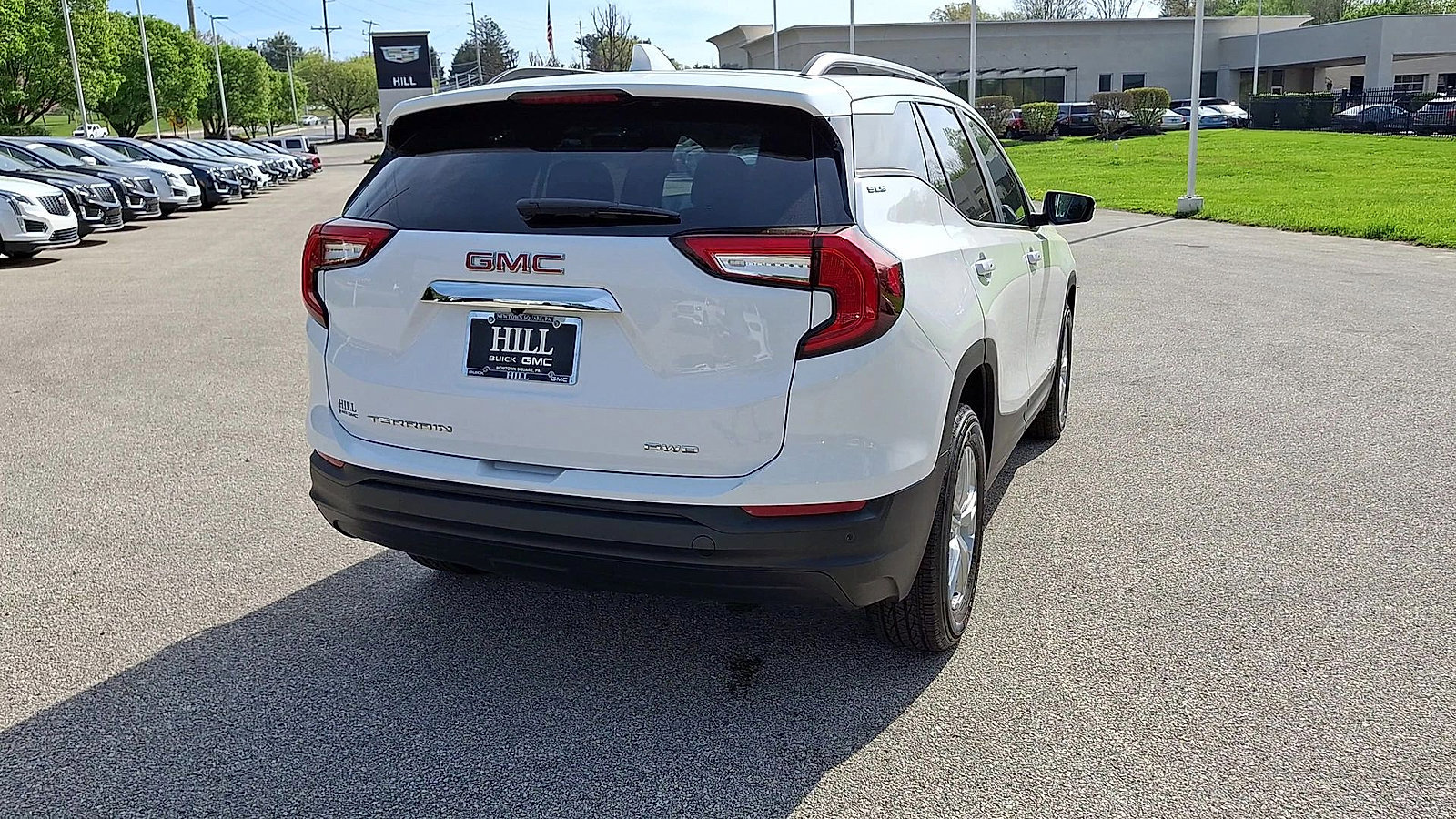 Certified 2022 GMC Terrain SLE w/ Driver Convenience Package AWD/4WD image 8