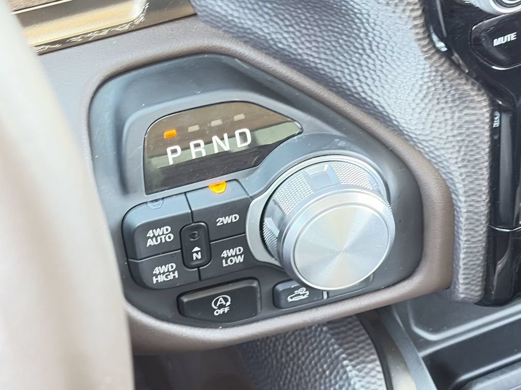 Used 2025 RAM 1500 Limited AWD/4WD image 16