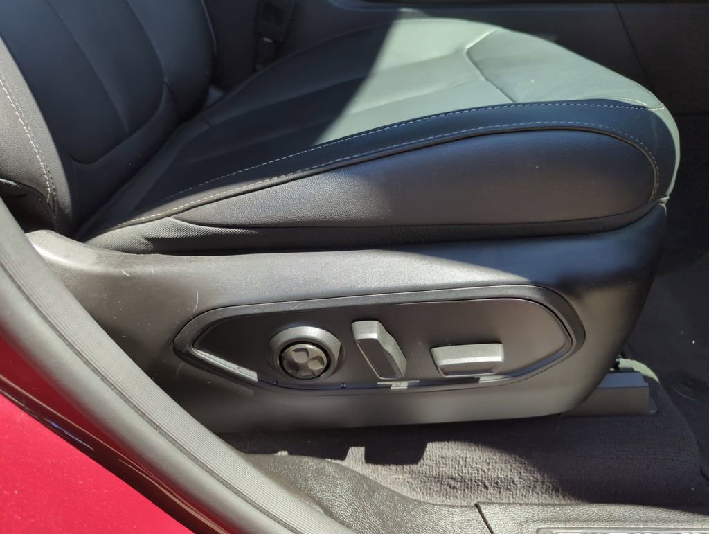 Used 2022 Jeep Grand Cherokee Limited image 38