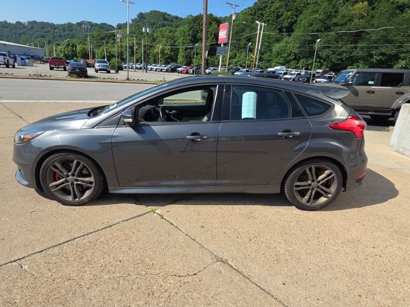 Used 2017 Ford Focus ST w/ Equipment Group 401A FWD image 4