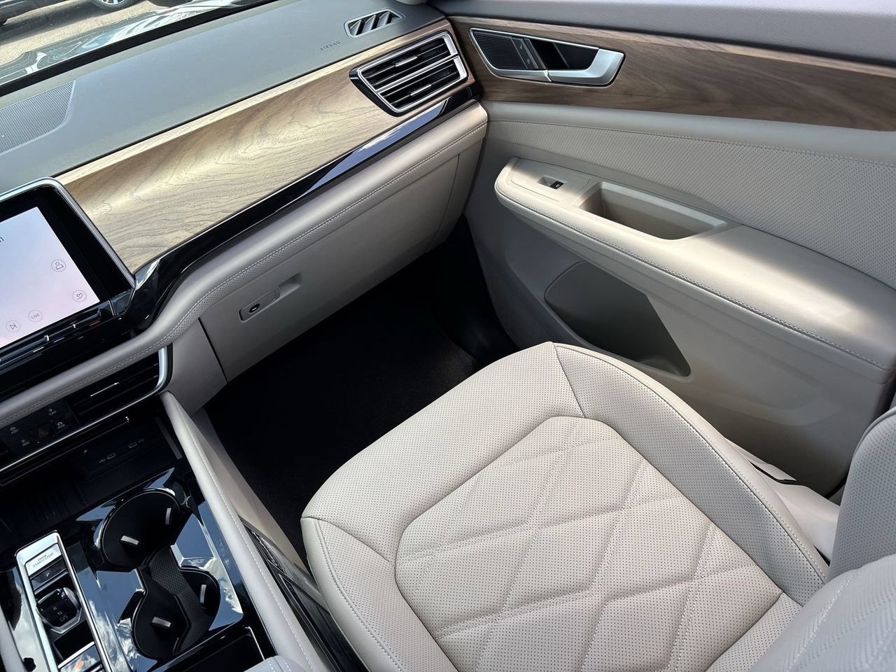 New 2026 Volkswagen Atlas SE FWD image 12
