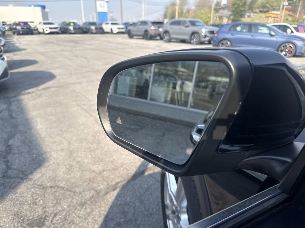 Used 2020 Mercedes-Benz GLB 250 4MATIC w/ Premium Package image 20