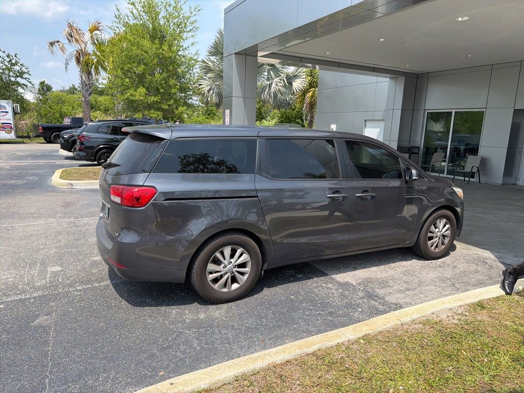 Used 2017 Kia Sedona LX FWD image 4