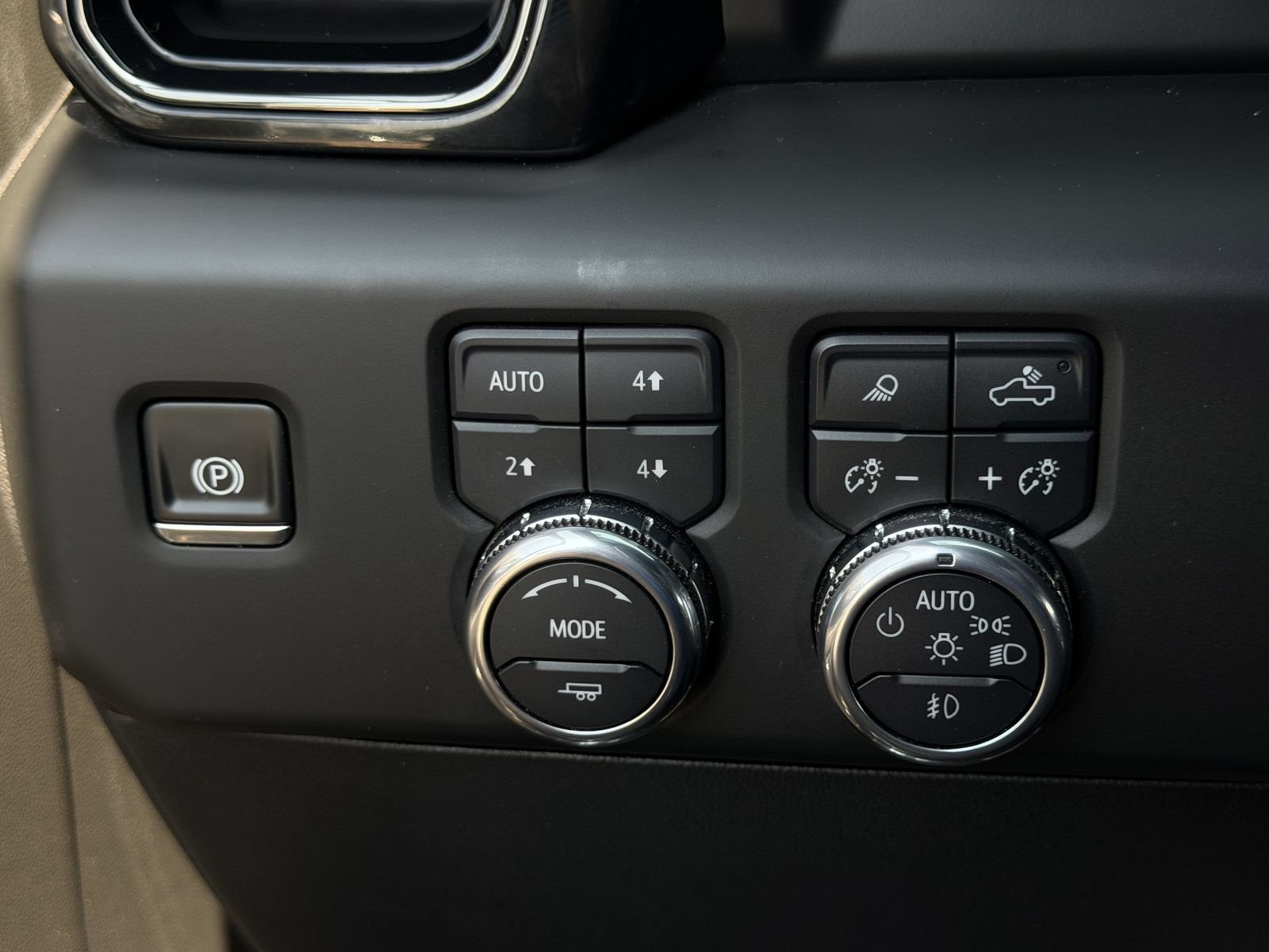 Used 2025 GMC Sierra 1500 AT4 w/ AT4 Premium Package AWD/4WD image 25