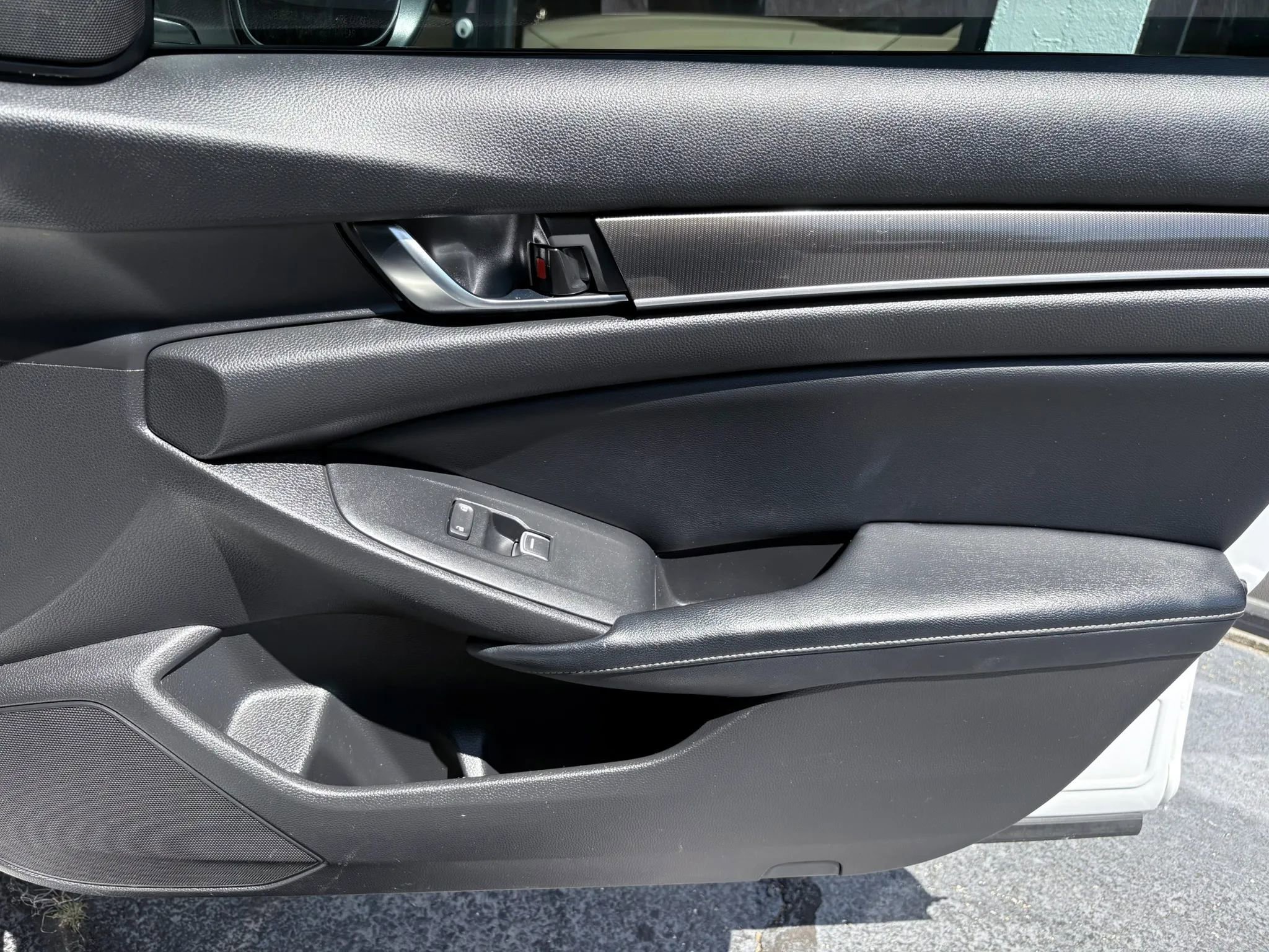 Used 2018 Honda Accord Sport image 19