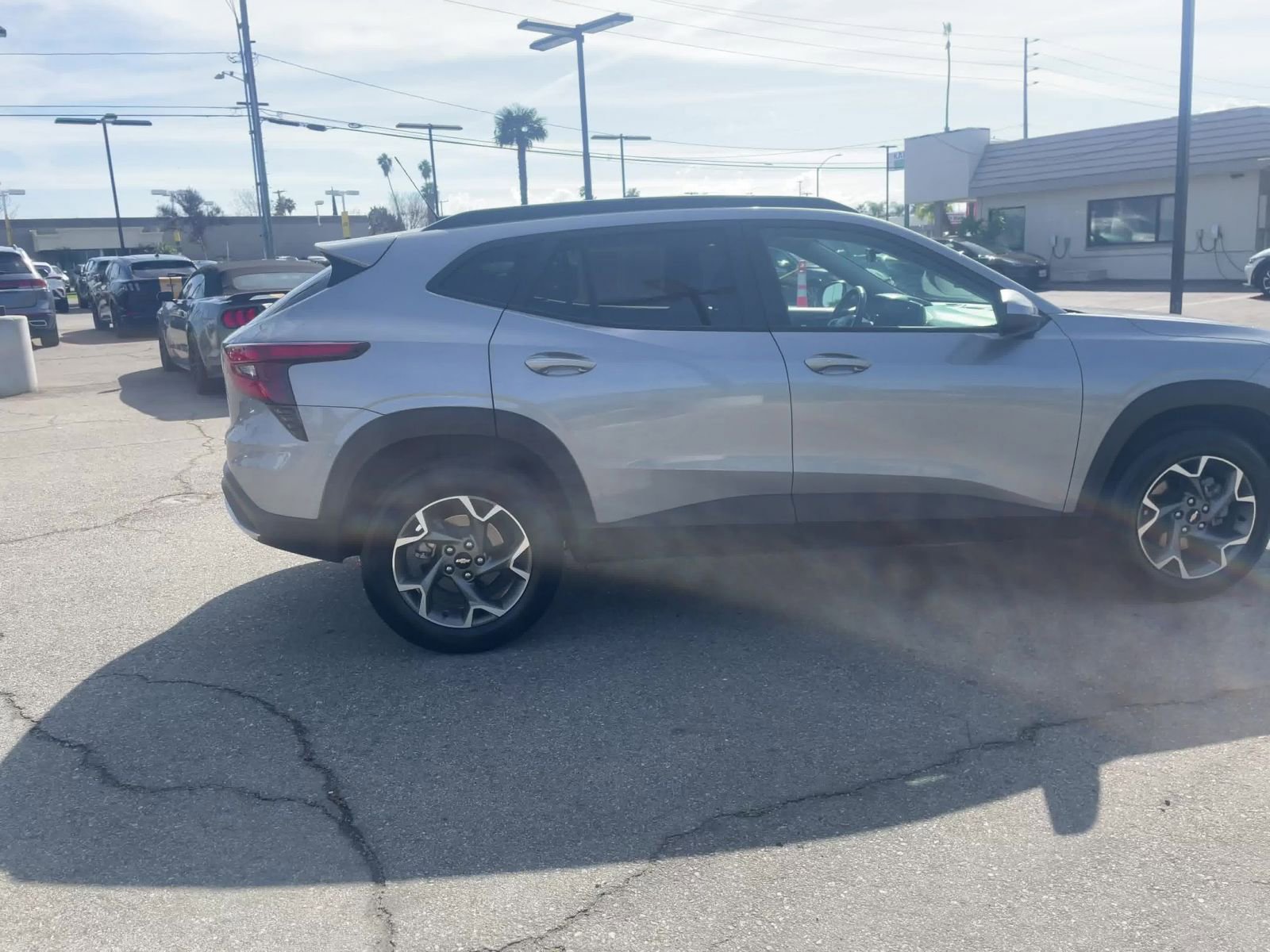 Used 2025 Chevrolet Trax LT w/ LT Convenience Package image 16