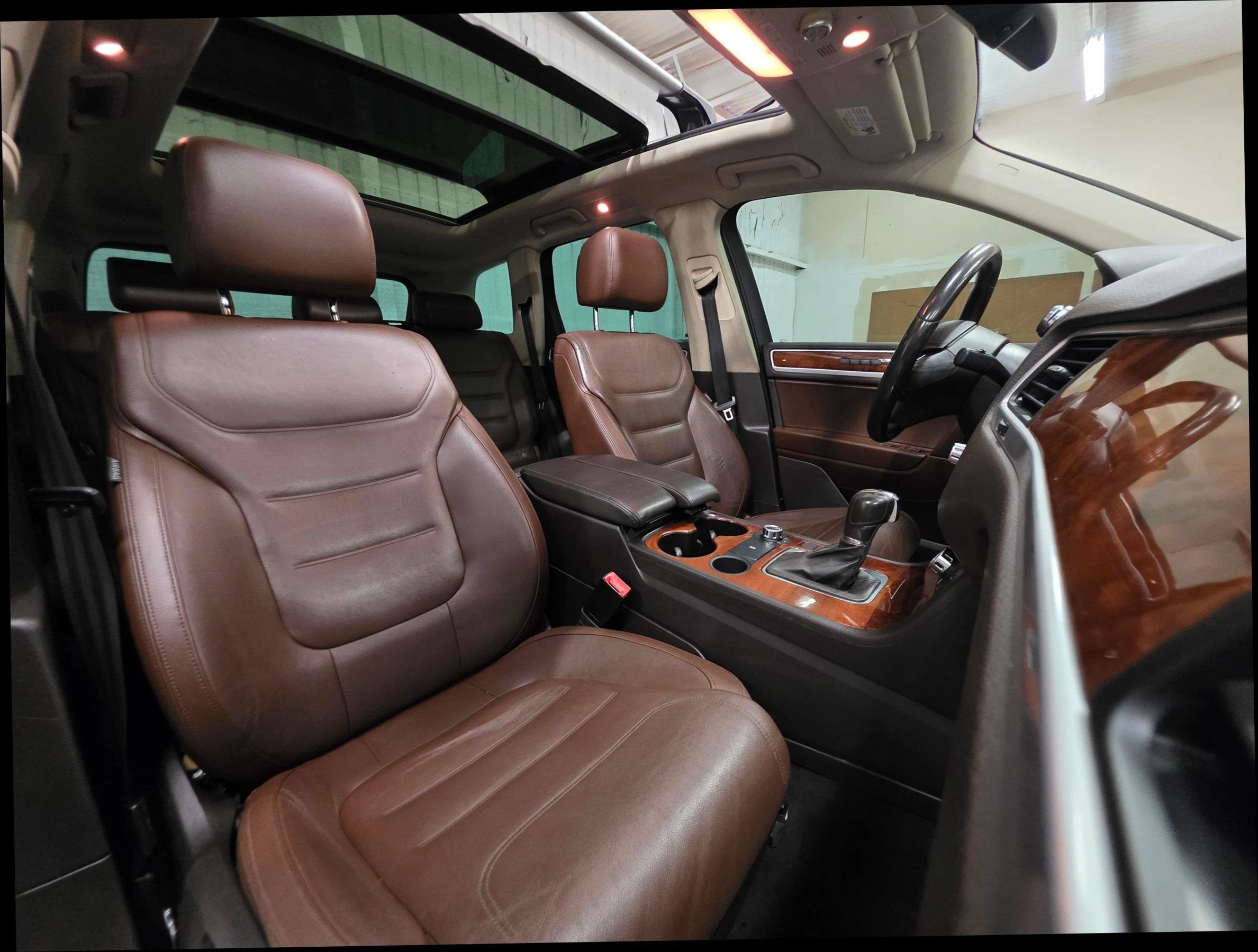 Used 2013 Volkswagen Touareg TDI AWD/4WD image 17