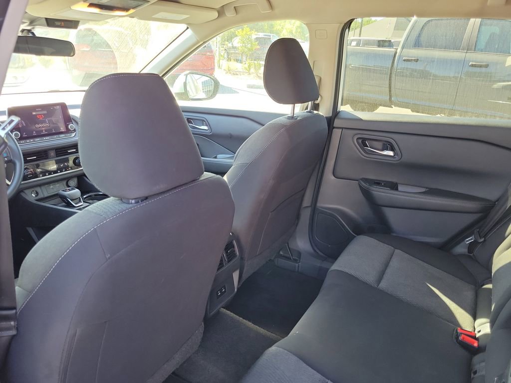 Used 2024 Nissan Rogue SV image 30