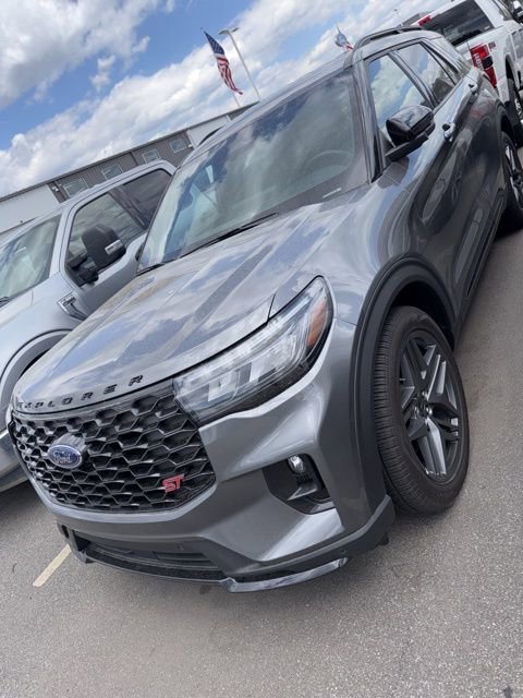 Used 2025 Ford Explorer ST