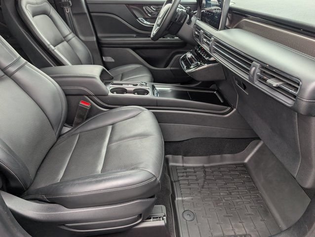 Used 2025 Lincoln Corsair Reserve FWD image 28