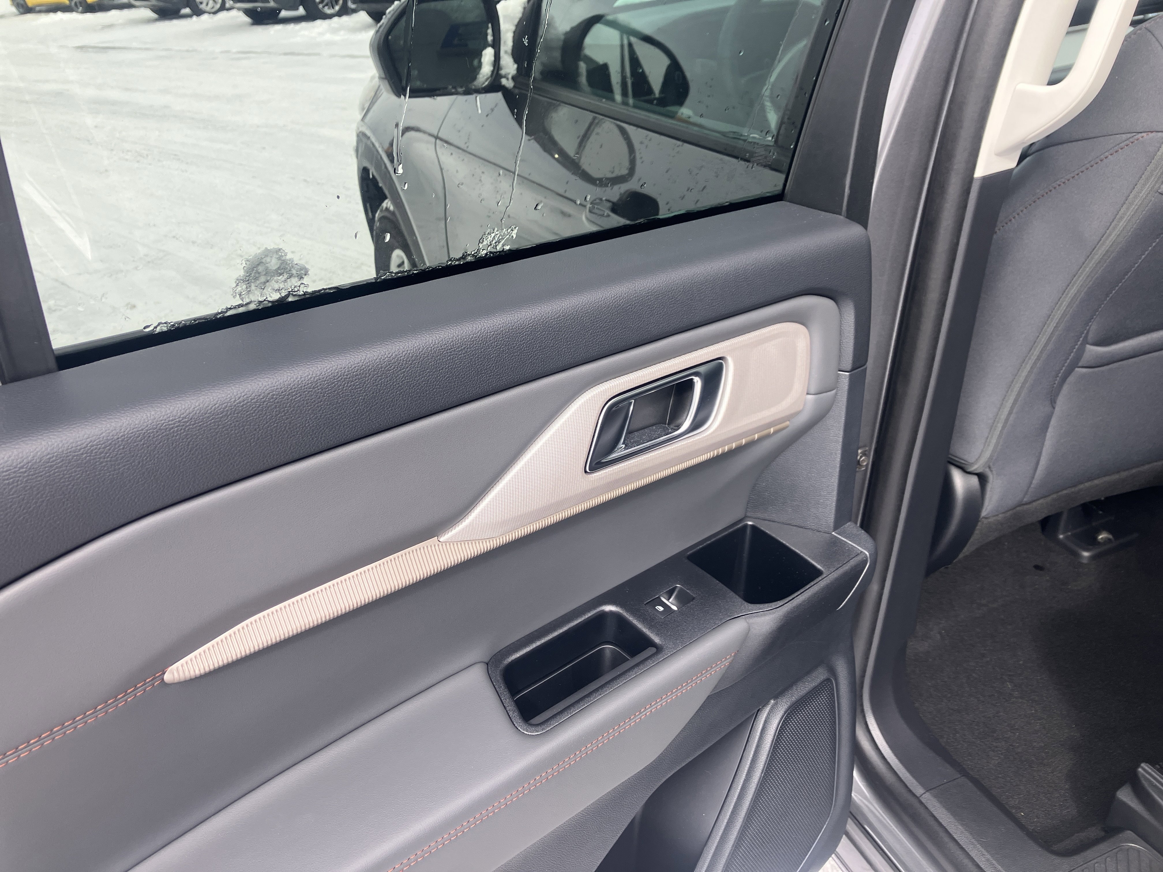 Used 2025 Ford Explorer Active image 15