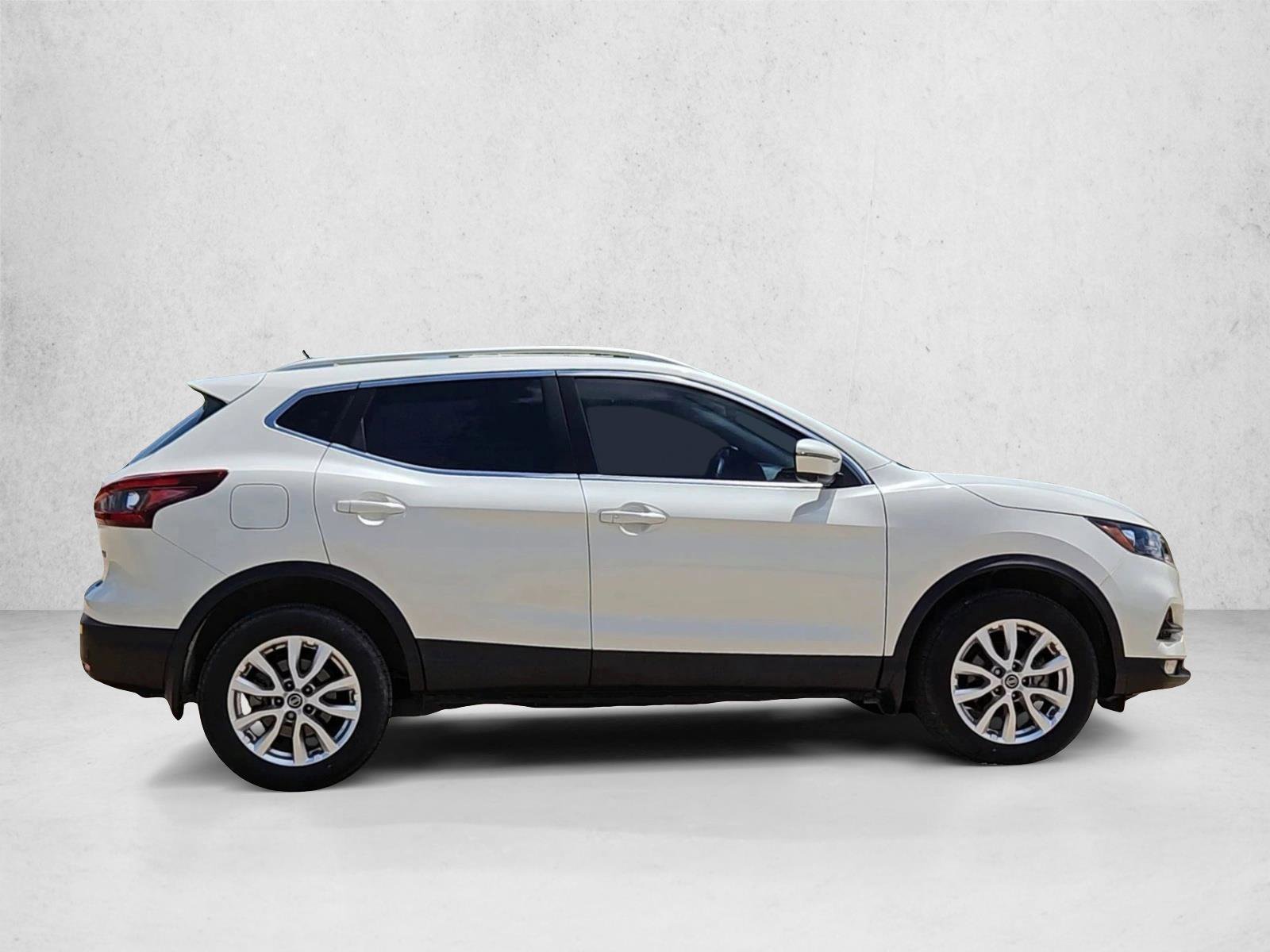 Used 2022 Nissan Rogue Sport SV w/ Technology Package FWD image 9