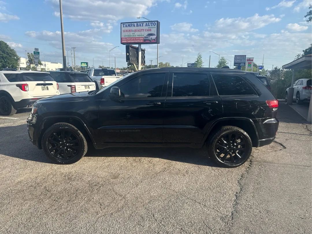 Used 2019 Jeep Grand Cherokee Altitude AWD/4WD image 8
