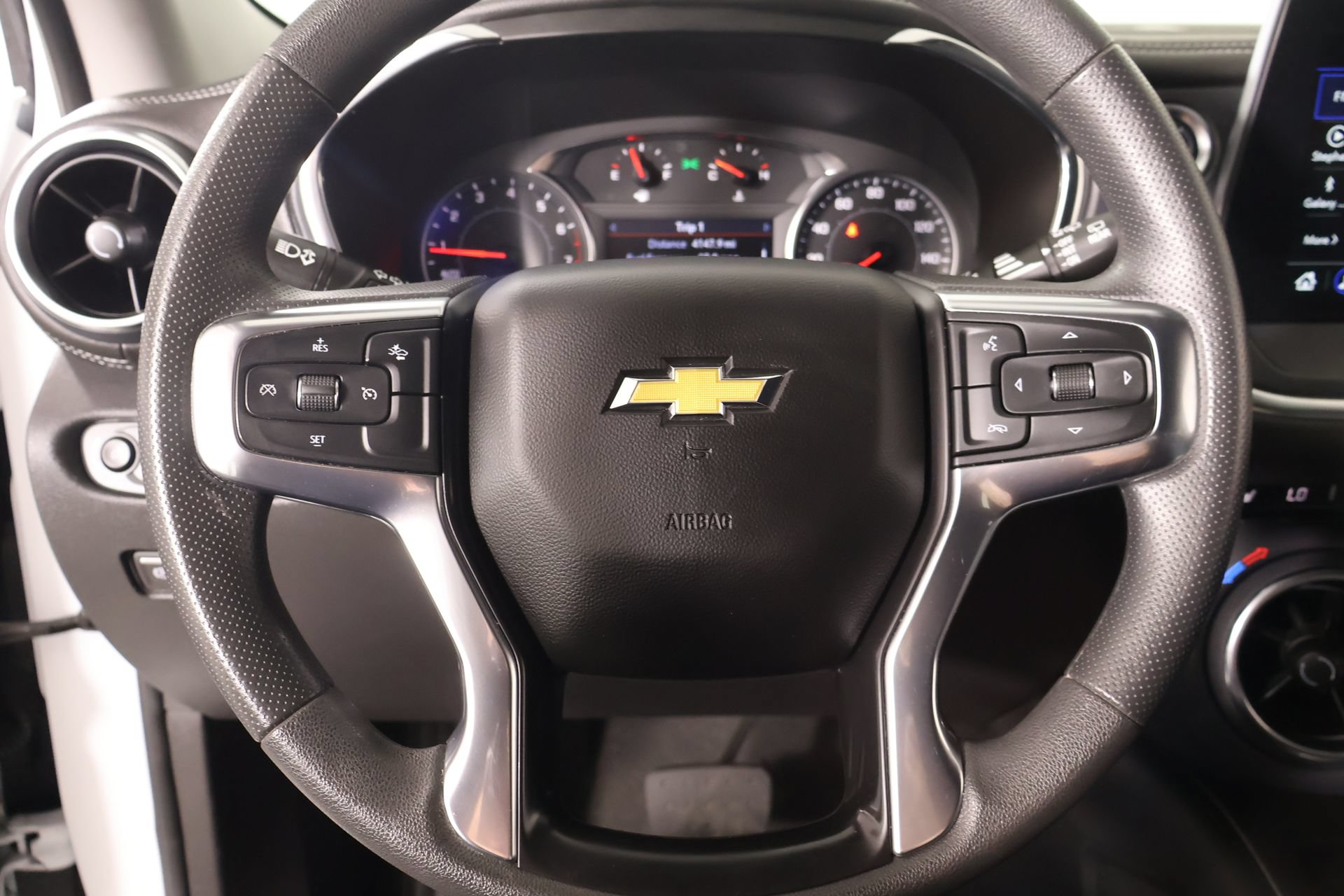 Used 2025 Chevrolet Blazer LT FWD image 3