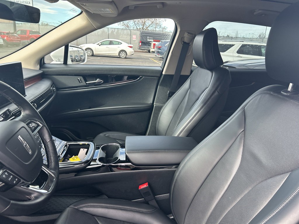 Used 2023 Lincoln Nautilus Reserve image 9