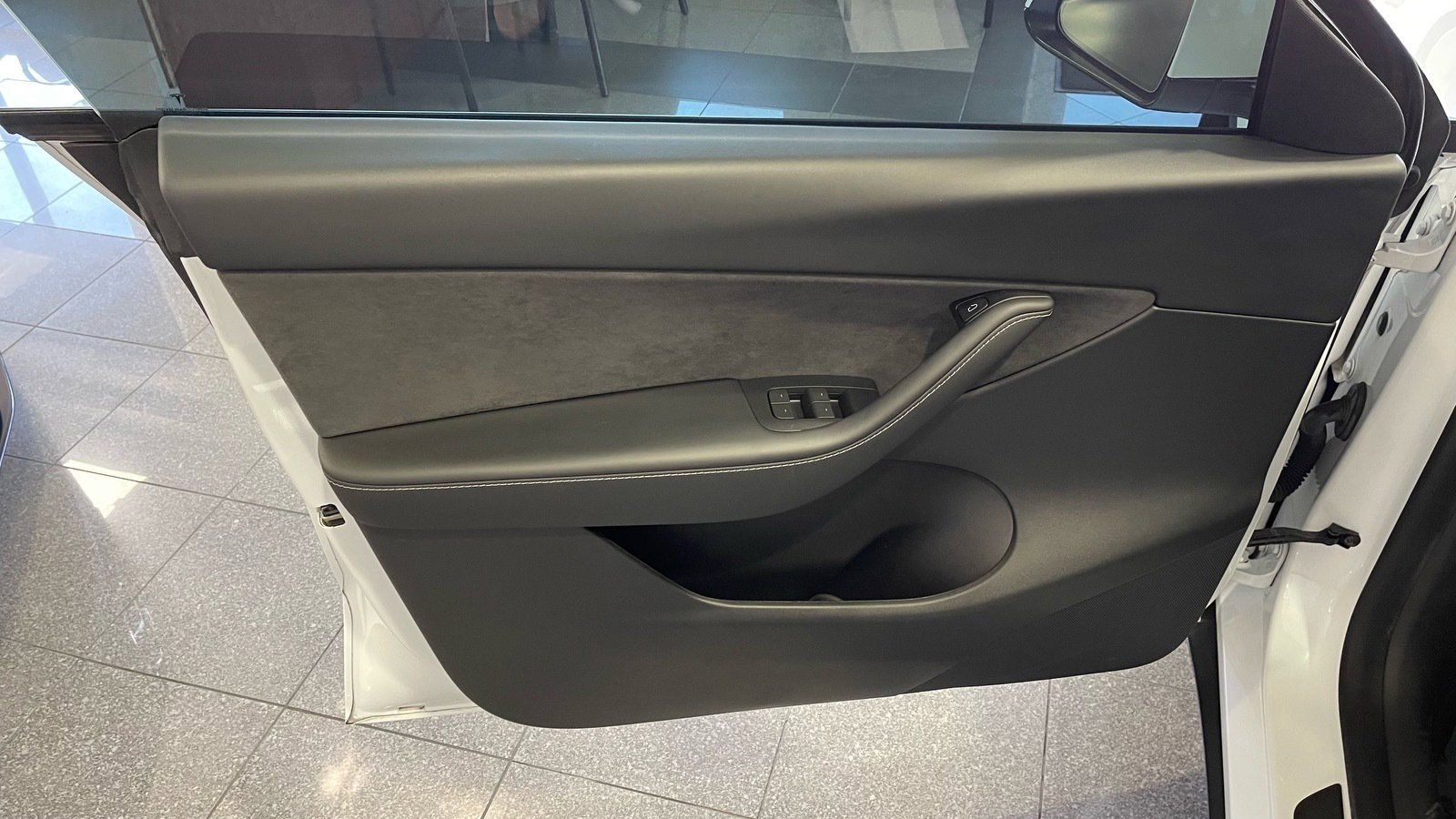 Used 2021 Tesla Model Y Long Range image 24