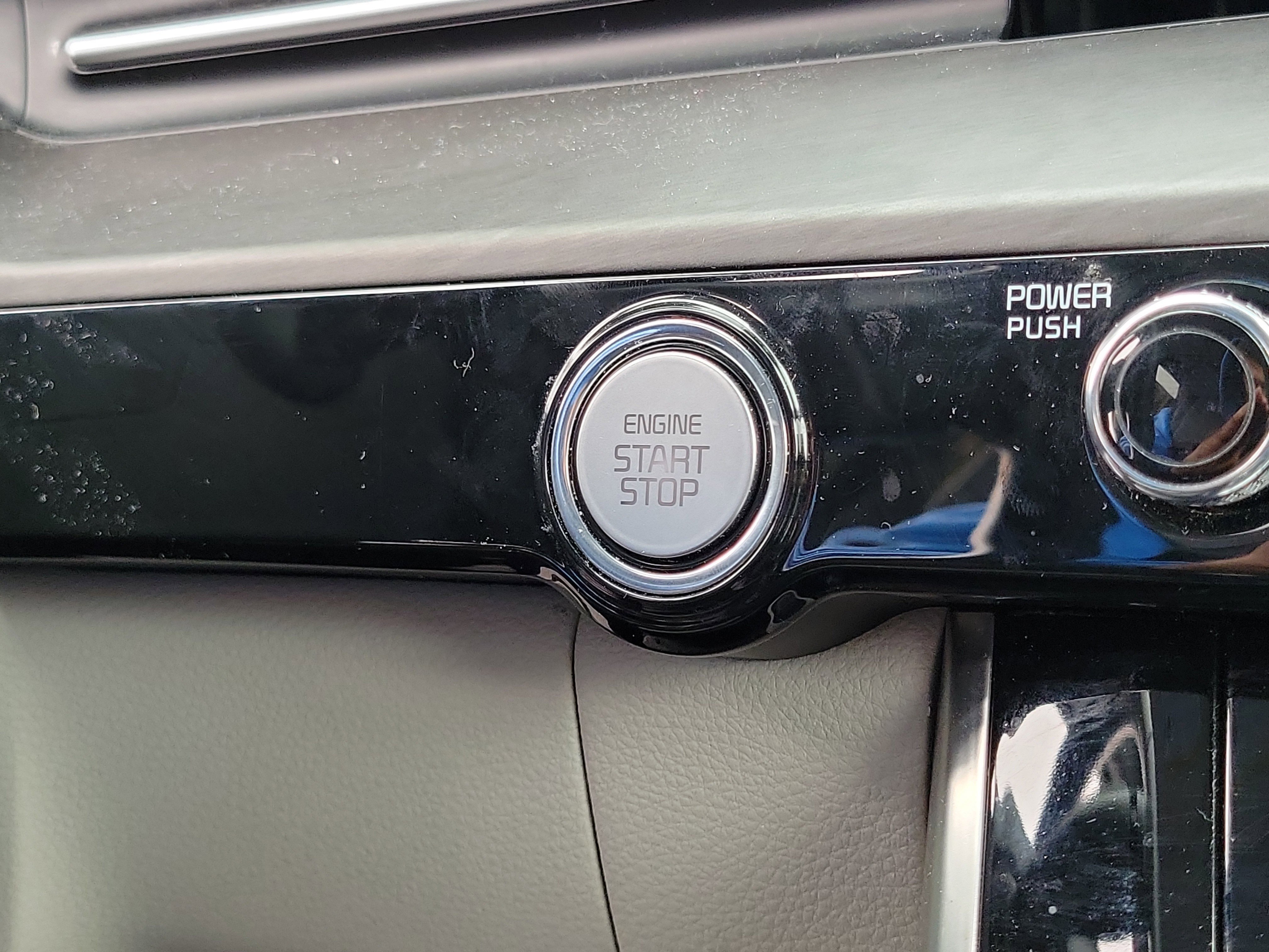 Used 2023 Kia Carnival SX image 28