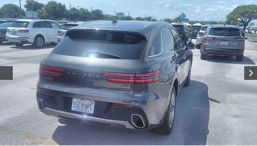 Used 2025 Genesis GV70 2.5T AWD/4WD image 2