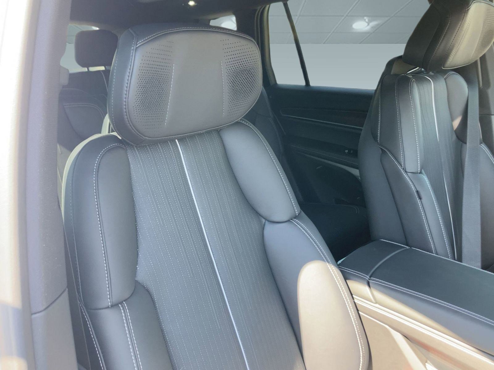 New 2026 Cadillac Vistiq Luxury image 22
