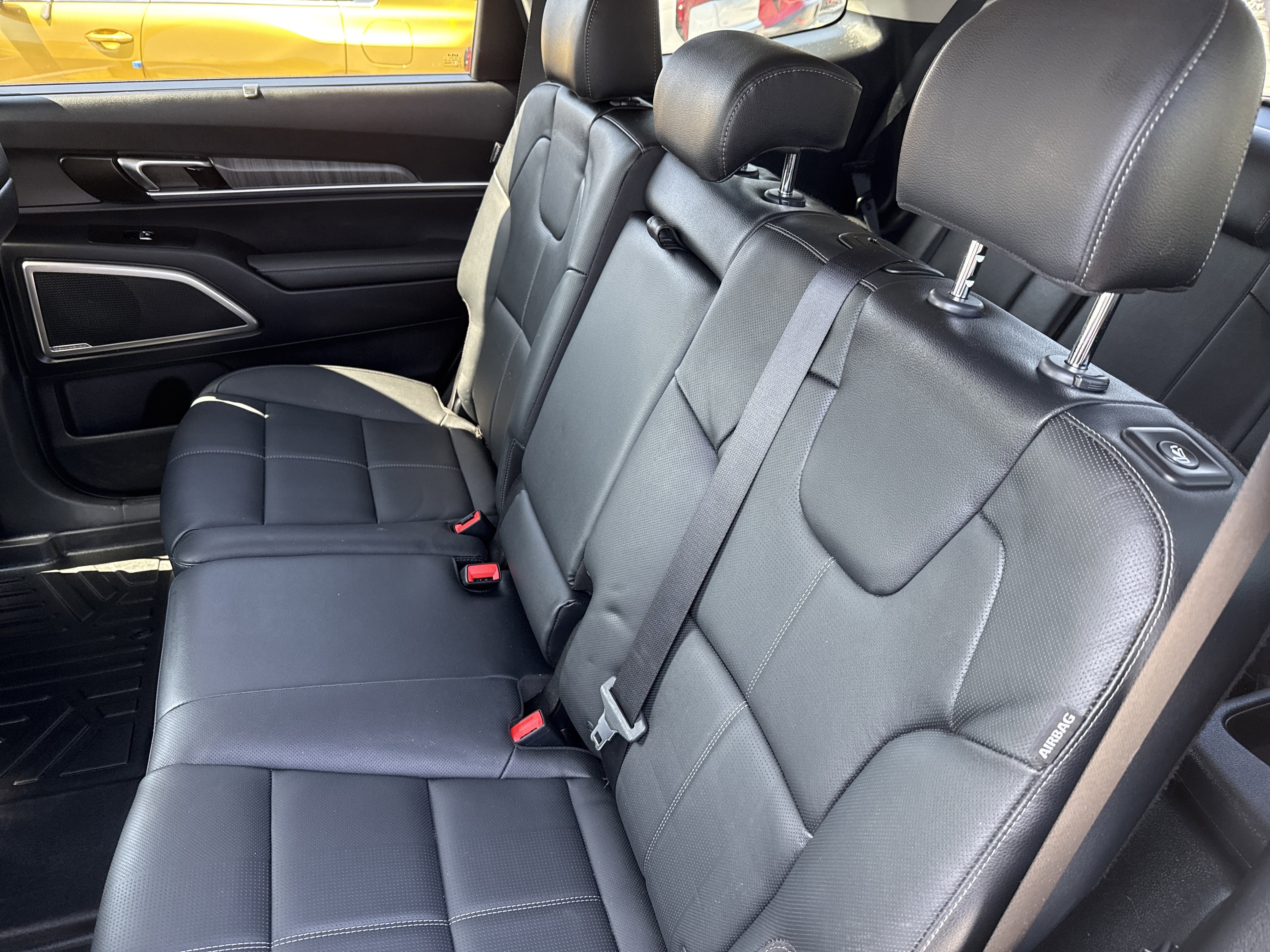 Used 2023 Kia Telluride EX image 15