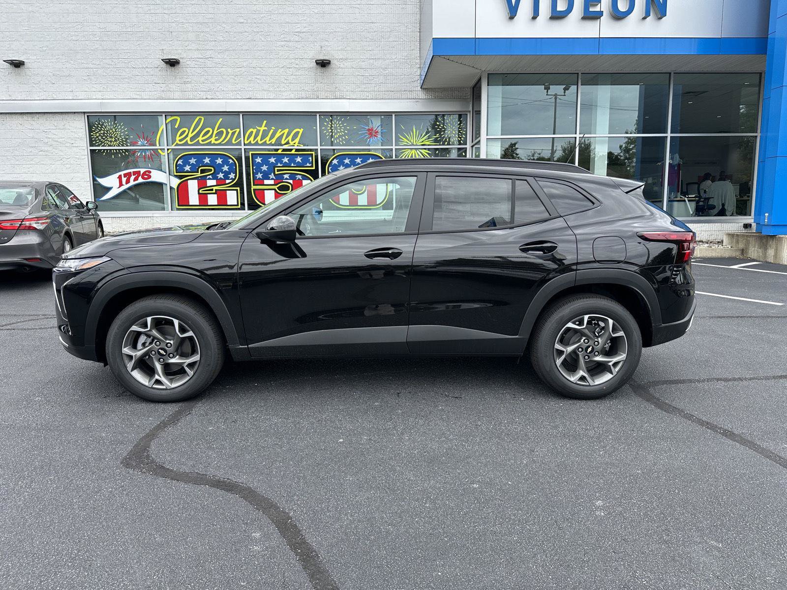 New 2026 Chevrolet Trax LT w/ Sunroof Package FWD image 4
