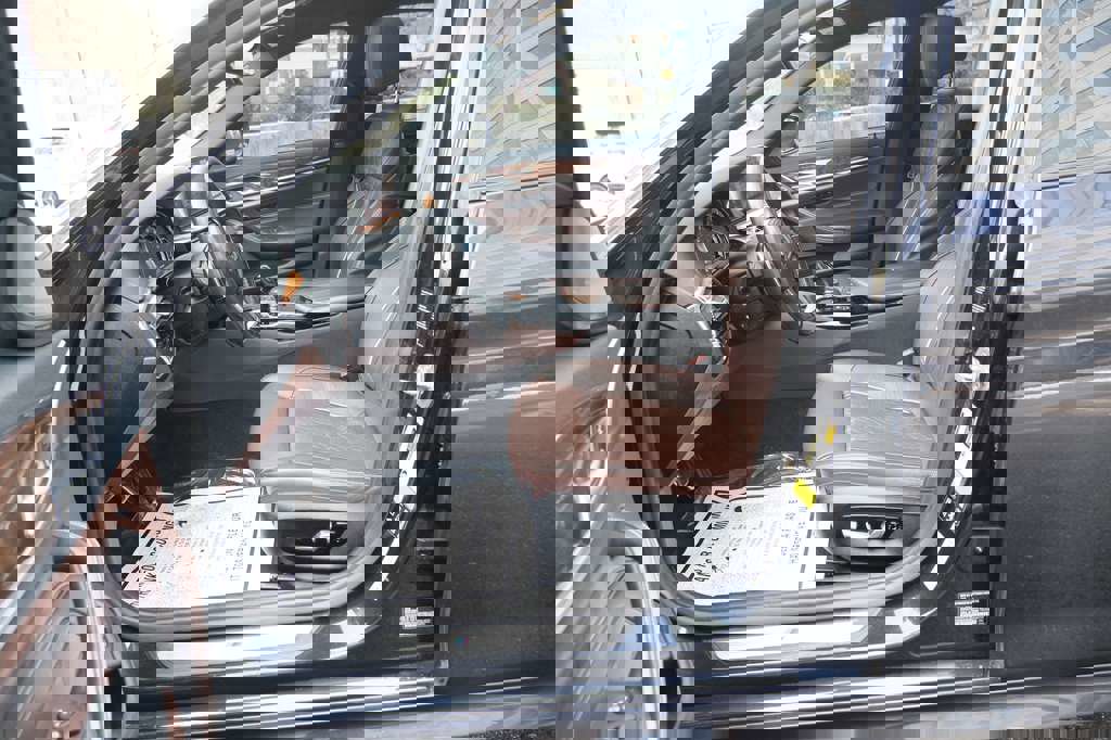 Used 2019 BMW 540i xDrive w/ M Sport Package image 17