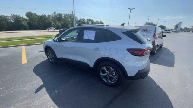 Used 2025 Ford Escape ST-Line Select AWD/4WD image 8