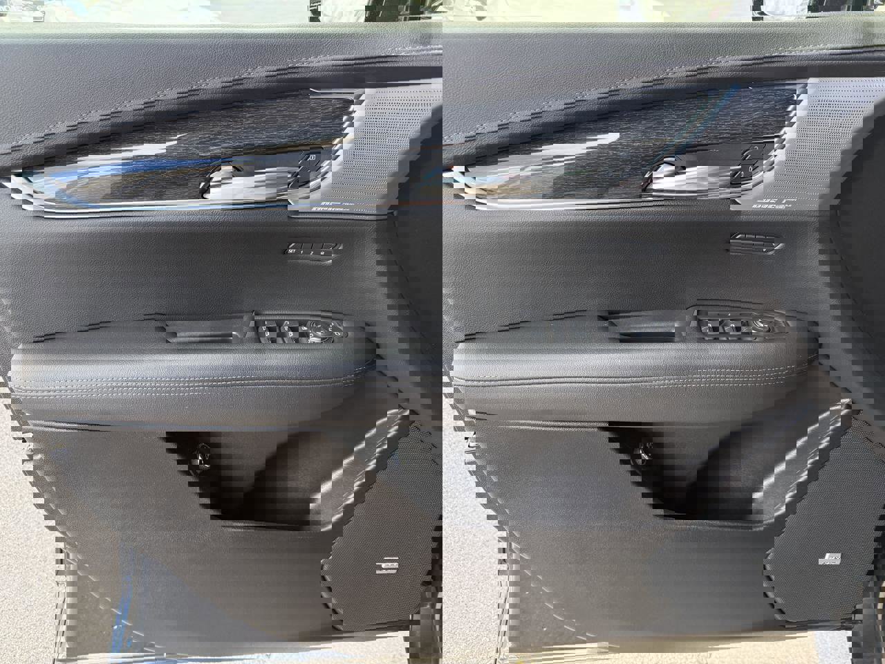 Used 2023 Cadillac XT5 Premium Luxury w/ Technology Package image 9