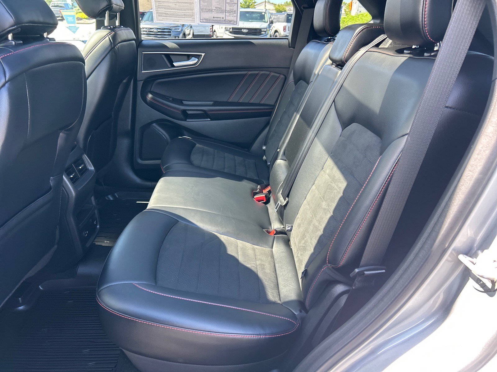 Used 2022 Ford Edge ST-Line w/ Class II Trailer Tow Package AWD/4WD image 9
