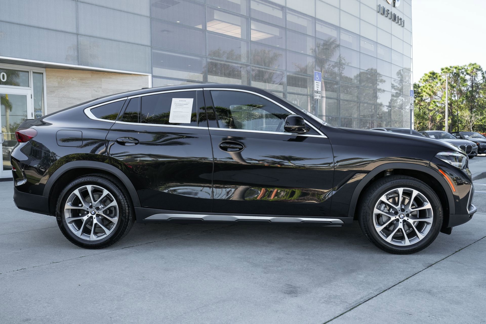 Used 2023 BMW X6 xDrive40i w/ Climate Comfort Package image 27