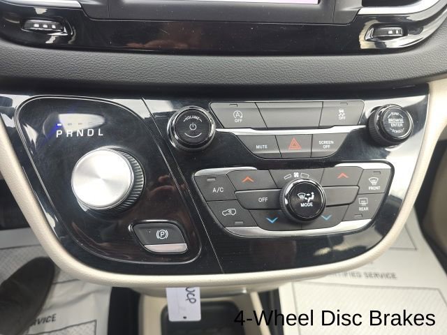 Used 2023 Chrysler Voyager LX image 18