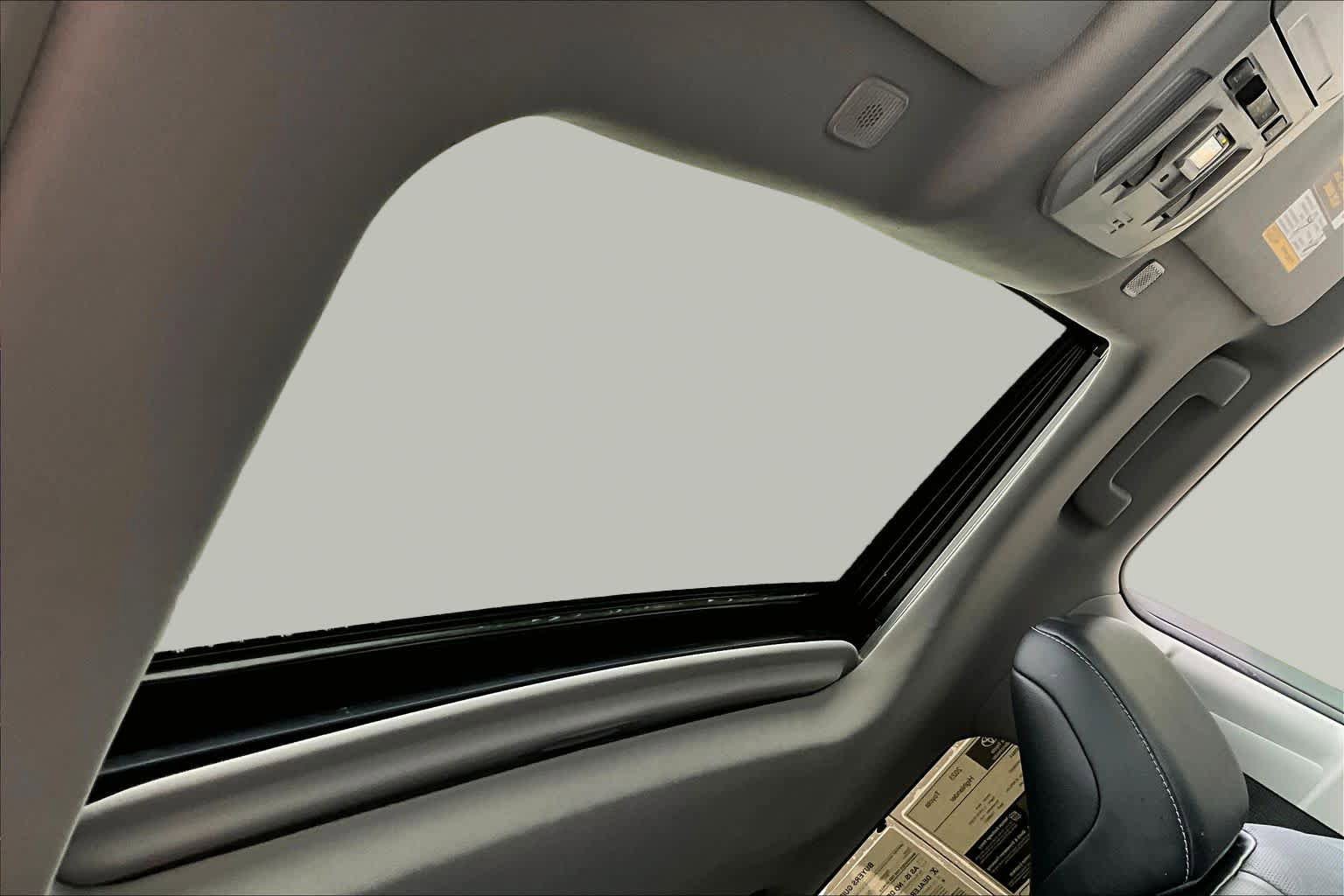 Used 2023 Toyota Highlander Limited AWD/4WD image 14